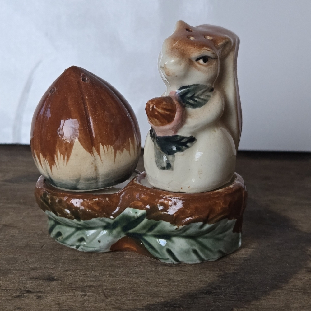Vintage Squirrel & Acorn Ceramic Salt + Pepper Shakers – Hand-Painted Japan